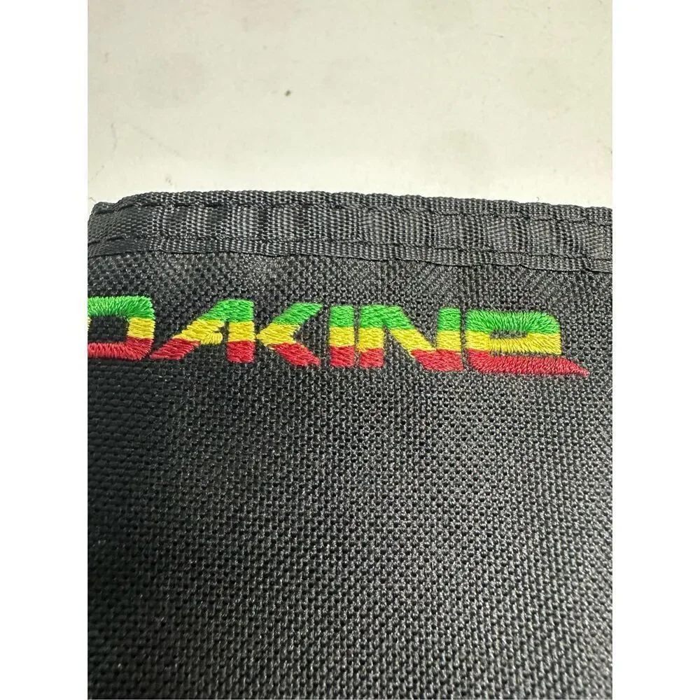 Dakine Vert Rail Wallet 5 slots ID Window Black Coin Zip Embroidered Logo EUC
